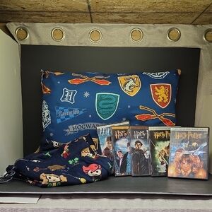 Warner Bros. Harry Potter Pillow, Sleeo Pants Suze 2X, 5 Dvd's